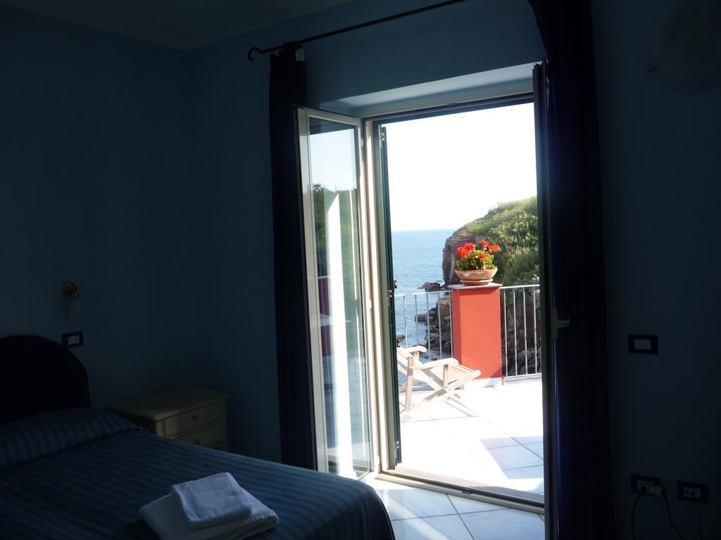 Hotel Villa Iulia Ventotene Habitación foto