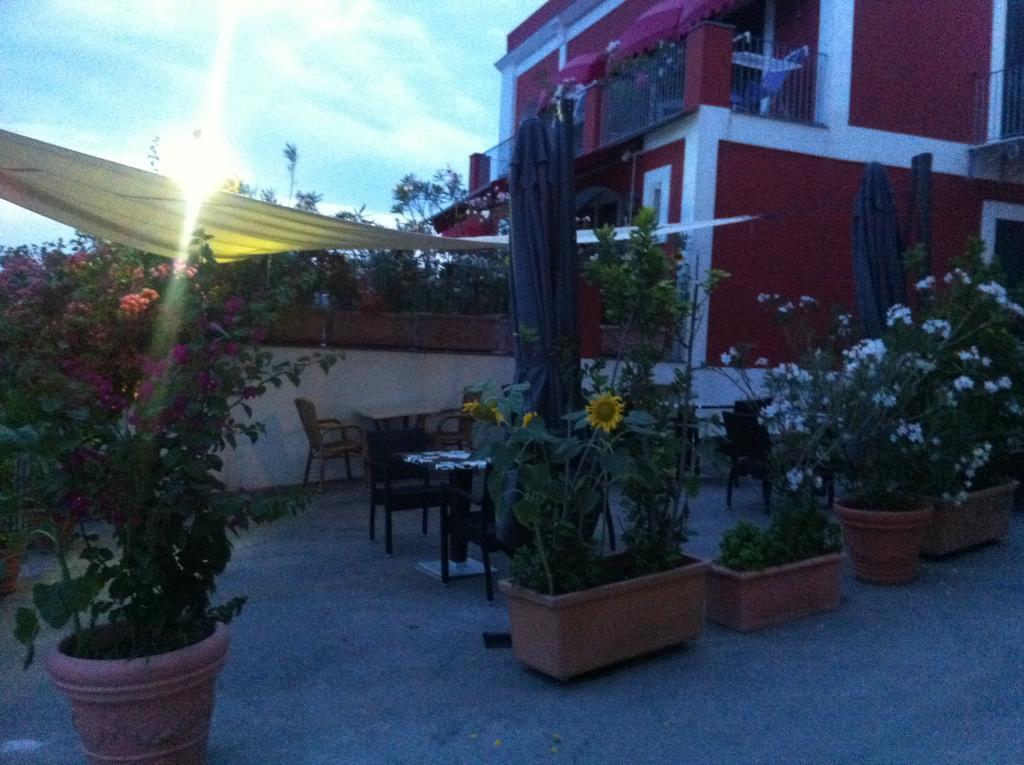 Hotel Villa Iulia Ventotene Exterior foto