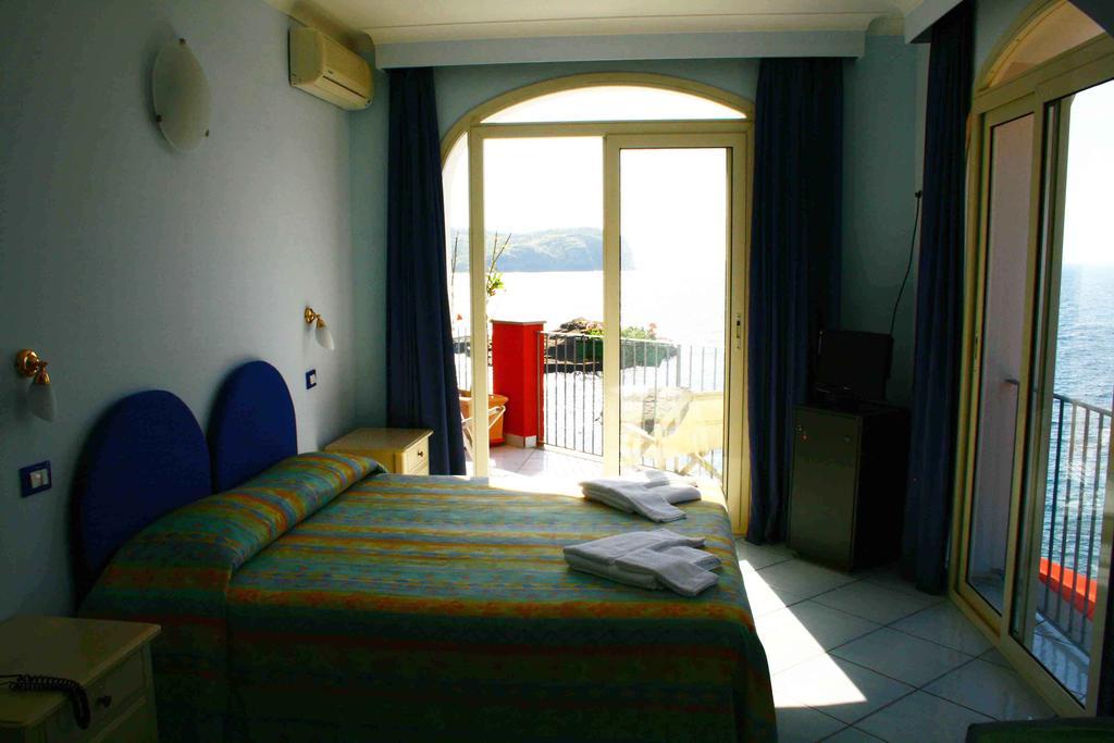 Hotel Villa Iulia Ventotene Exterior foto