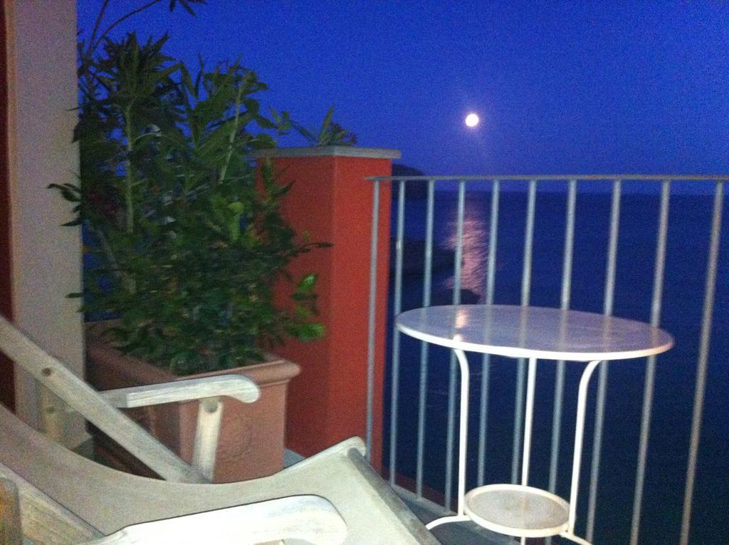 Hotel Villa Iulia Ventotene Exterior foto